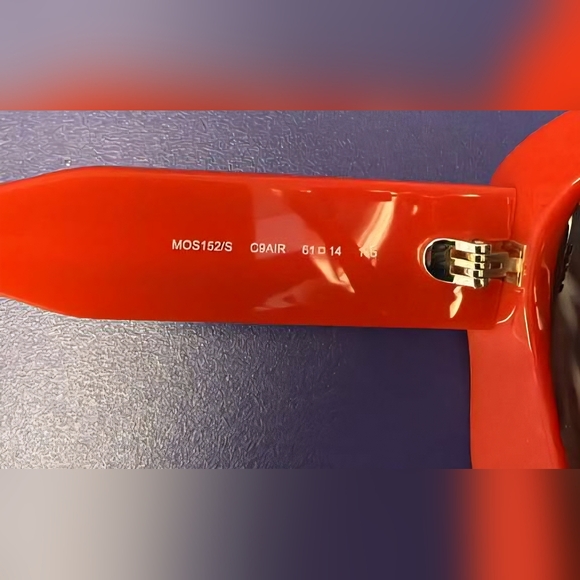 NWT,Moschino MOS152/S, Women’s Sunglasses, Red Heart Sunglasses with Gray Lenses - Picture 8 of 8